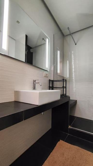 Cozy Apartment Near The Colosseum โรม ภายนอก รูปภาพ