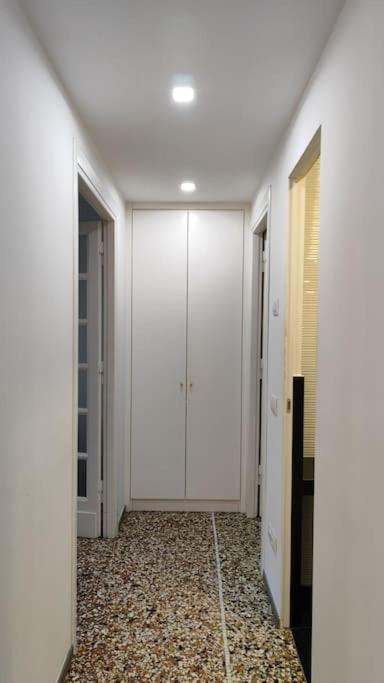 Cozy Apartment Near The Colosseum โรม ภายนอก รูปภาพ